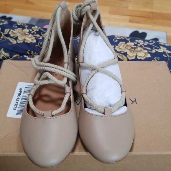 Shoes - Picture 2 of 5